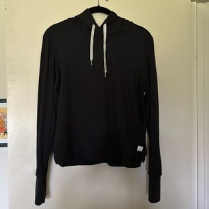 Vuori halo essential hoodie (women)